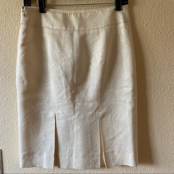 Alexander McQueen Ivory Floral and Bird Embossed Pencil Skirt - Picture 2 of 9